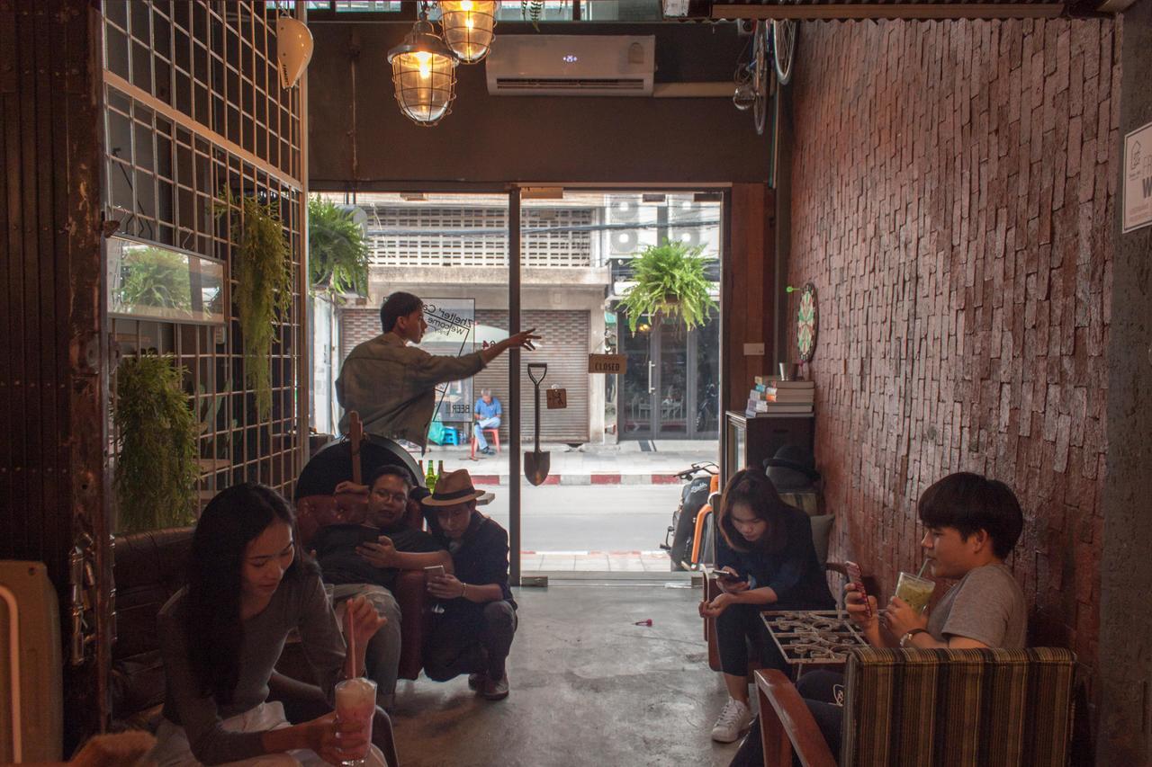 Hostel Zhelter’BKK Bangkok Exterior foto